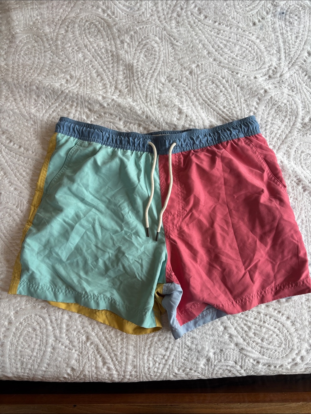 American Eagle Men’s Color Blocked Swim Trunks Size Large